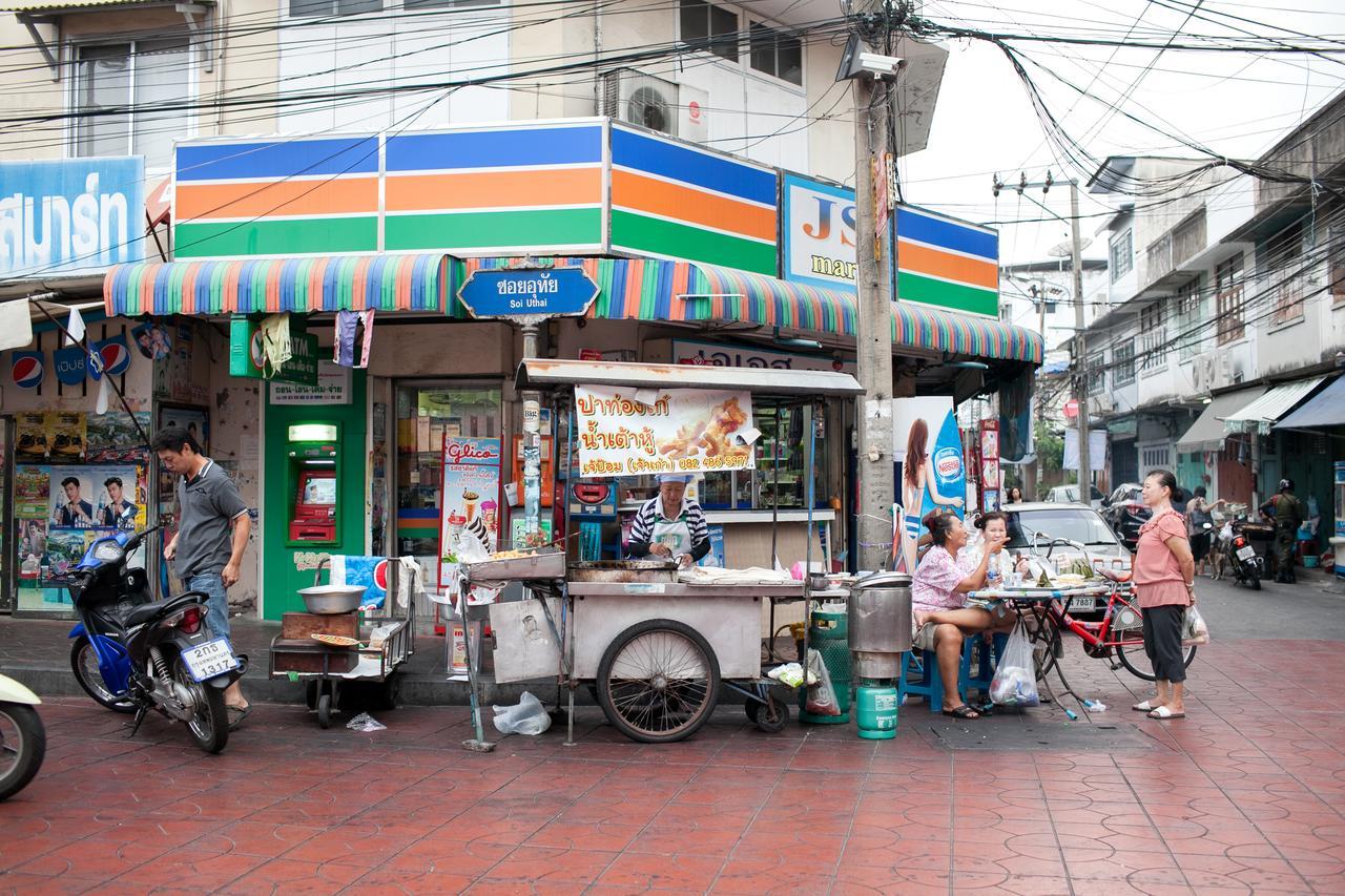 Dilokchan Hostel Female Only Bangkok Exterior photo